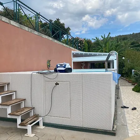Апартаменты Casale Ristrutturato 3 Km Tropea Санта-Доменика